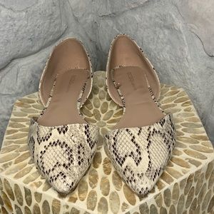 Tan Leather snakes skin point toe shoes